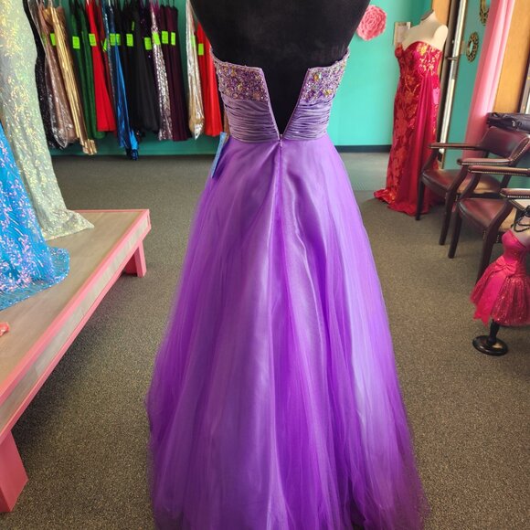 W.O.W. 5060 Purple Size 6 Prom Dress/Formal Gown - Picture 5 of 7